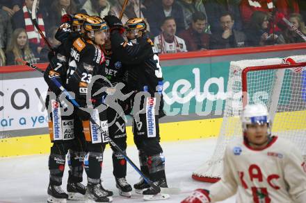 EBEL. Eishockey Bundesliga. EC KAC gegen  Steinbach Black Wings 1992.  Torjubel Marco Brucker, Andreas Kristler, Brian Lebler, Patrick Soellinger  (Black Wings). Klagenfurt, am 21.10.2022.
Foto: Kuess
www.qspictures.net
---
pressefotos, pressefotografie, kuess, qs, qspictures, sport, bild, bilder, bilddatenbank