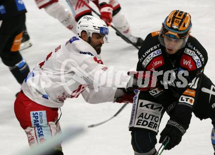 EBEL. Eishockey Bundesliga. EC KAC gegen  Steinbach Black Wings Linz 1992.  Lucas Lessio, (KAC),  Graham Knott   (Black Wings). Klagenfurt, am 21.10.2022.
Foto: Kuess
www.qspictures.net
---
pressefotos, pressefotografie, kuess, qs, qspictures, sport, bild, bilder, bilddatenbank