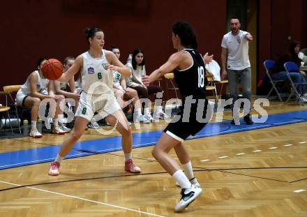 Basketball Damen Superliga. Grunddurchgang 4. Runde. KOS Celovec Damen gegen Basket Flames Women. Alina Seher  (KOS),  Agatija Vukicevic (Basket Flames). Klagenfurt, 22.10.2022.
Foto: Kuess
---
pressefotos, pressefotografie, kuess, qs, qspictures, sport, bild, bilder, bilddatenbank