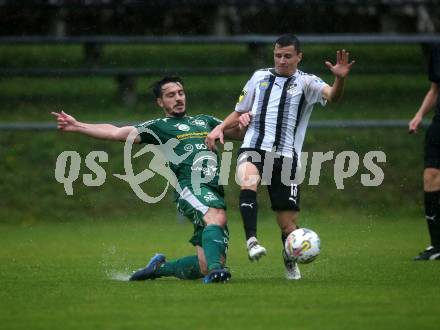 Fussball. Kaerntner Liga. Bleiburg gegen Lendorf.   Aljaz Storman (Bleiburg),  Julian Mataln  (Lendorf). Bleiburg, am 22.10.2022.
Foto: Kuess
---
pressefotos, pressefotografie, kuess, qs, qspictures, sport, bild, bilder, bilddatenbank