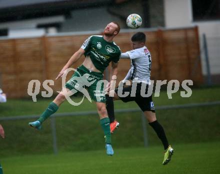 Fussball. Kaerntner Liga. Bleiburg gegen Lendorf.  Teo Mrkonjic  (Bleiburg),   Christian Wernisch (Lendorf). Bleiburg, am 22.10.2022.
Foto: Kuess
---
pressefotos, pressefotografie, kuess, qs, qspictures, sport, bild, bilder, bilddatenbank
