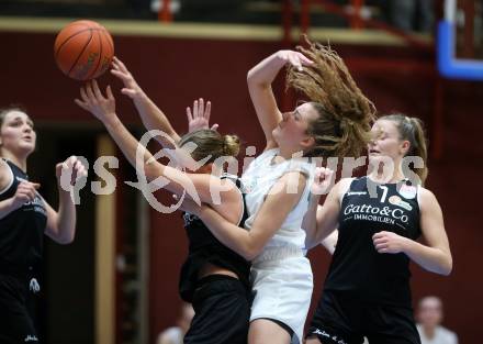 Basketball Damen Superliga. Grunddurchgang 4. Runde. KOS Celovec Damen gegen Basket Flames Women.  Michelle Struggl (KOS),  Franca Roedhammer (Basket Flames). Klagenfurt, 22.10.2022.
Foto: Kuess
---
pressefotos, pressefotografie, kuess, qs, qspictures, sport, bild, bilder, bilddatenbank