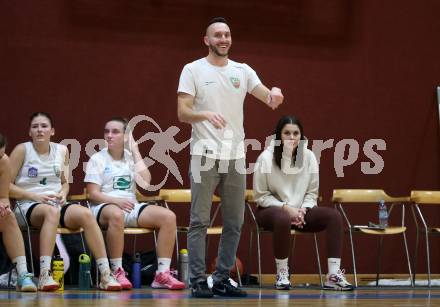 Basketball Damen Superliga. Grunddurchgang 4. Runde. KOS Celovec Damen gegen Basket Flames Women. Trainer Andras Voncina  (KOS). Klagenfurt, 22.10.2022.
Foto: Kuess
---
pressefotos, pressefotografie, kuess, qs, qspictures, sport, bild, bilder, bilddatenbank