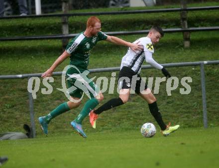 Fussball. Kaerntner Liga. Bleiburg gegen Lendorf.  Teo Mrkonjic  (Bleiburg),   Christian Wernisch (Lendorf). Bleiburg, am 22.10.2022.
Foto: Kuess
---
pressefotos, pressefotografie, kuess, qs, qspictures, sport, bild, bilder, bilddatenbank