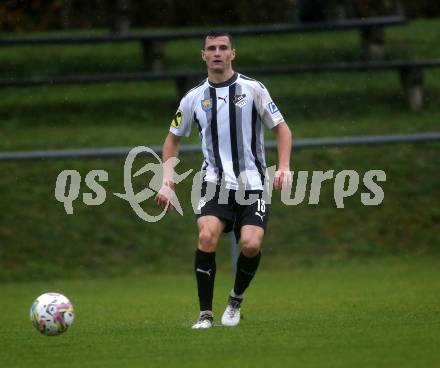 Fussball. Kaerntner Liga. Bleiburg gegen Lendorf.  Aljaz Storman  (Bleiburg). Bleiburg, am 22.10.2022.
Foto: Kuess
---
pressefotos, pressefotografie, kuess, qs, qspictures, sport, bild, bilder, bilddatenbank