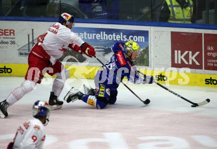EBEL. Eishockey Bundesliga. EC VSV gegen EC Red Bull Salzburg.  Blaz Tomazevic,  (VSV),    Andrew Jay MacWilliam (Salzburg). Villach, am 23.10.2022.
Foto: Kuess
www.qspictures.net
---
pressefotos, pressefotografie, kuess, qs, qspictures, sport, bild, bilder, bilddatenbank