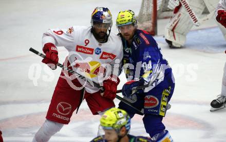 EBEL. Eishockey Bundesliga. EC VSV gegen EC Red Bull Salzburg.  Andrew Desjardins,  (VSV),    Ali Wukovits (Salzburg). Villach, am 23.10.2022.
Foto: Kuess
www.qspictures.net
---
pressefotos, pressefotografie, kuess, qs, qspictures, sport, bild, bilder, bilddatenbank