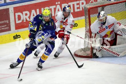 EBEL. Eishockey Bundesliga. EC VSV gegen EC Red Bull Salzburg.  Maximilian Rebernig, (VSV),    Chay Genoway, David Kickert  (Salzburg). Villach, am 23.10.2022.
Foto: Kuess
www.qspictures.net
---
pressefotos, pressefotografie, kuess, qs, qspictures, sport, bild, bilder, bilddatenbank