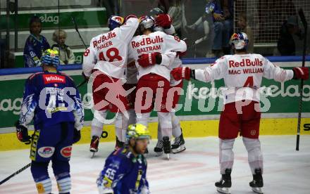 EBEL. Eishockey Bundesliga. EC VSV gegen EC Red Bull Salzburg.  Torjubel Chay Genoway, Florian Baltram, Nicolai Meyer, Lucas Thaler, Andrew Jay MacWilliam (Salzburg). Villach, am 23.10.2022.
Foto: Kuess
www.qspictures.net
---
pressefotos, pressefotografie, kuess, qs, qspictures, sport, bild, bilder, bilddatenbank