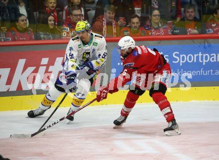 EBEL. Eishockey Bundesliga. EC KAC gegen  VSV.  Lucas Lessio,  (KAC),  Nicolas Rivett-Mattinen  (VSV). Klagenfurt, am 26.10.2022.
Foto: Kuess
www.qspictures.net
---
pressefotos, pressefotografie, kuess, qs, qspictures, sport, bild, bilder, bilddatenbank