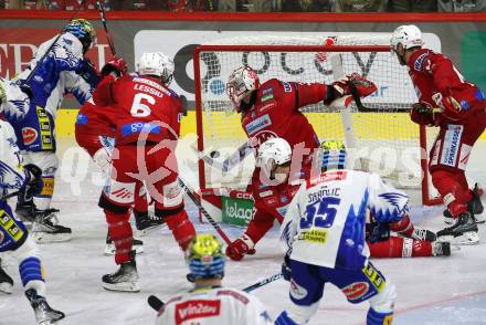 EBEL. Eishockey Bundesliga. EC KAC gegen  VSV.  Lucas Lessio, Sebastian Dahm (KAC),  Chris Collins  (VSV). Klagenfurt, am 26.10.2022.
Foto: Kuess
www.qspictures.net
---
pressefotos, pressefotografie, kuess, qs, qspictures, sport, bild, bilder, bilddatenbank