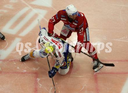 EBEL. Eishockey Bundesliga. EC KAC gegen  VSV.  Thomas Hundertpfund, (KAC),  Andrew Desjardins   (VSV). Klagenfurt, am 26.10.2022.
Foto: Kuess
www.qspictures.net
---
pressefotos, pressefotografie, kuess, qs, qspictures, sport, bild, bilder, bilddatenbank