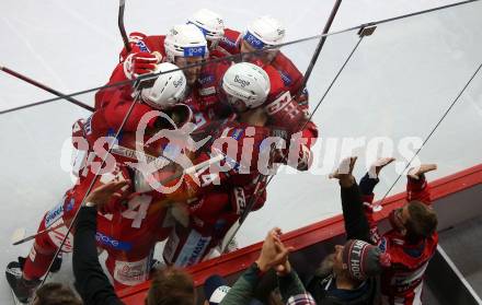 EBEL. Eishockey Bundesliga. EC KAC gegen  VSV.  Torjubel Steven Strong, Manuel Ganahl, Paul Postma (KAC). Klagenfurt, am 26.10.2022.
Foto: Kuess
www.qspictures.net
---
pressefotos, pressefotografie, kuess, qs, qspictures, sport, bild, bilder, bilddatenbank