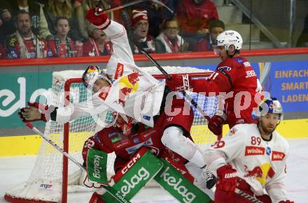 EBEL. Eishockey Bundesliga. EC KAC gegen  EC Red Bull Salzburg. Jensen Jesper Aabo,  (KAC),    Peter Hochkofler  (Salzburg). Klagenfurt, am 30.10.2022.
Foto: Kuess
www.qspictures.net
---
pressefotos, pressefotografie, kuess, qs, qspictures, sport, bild, bilder, bilddatenbank