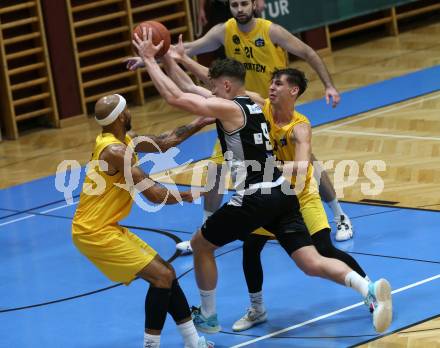 Basketball 2. Liga 2022/2023. Grunddurchgang 4. Runde.  	Woerthersee Piraten gegen  SWARCO RAIDERS Tirol.   Shawn L. Ray, Felix Leindecker (Piraten),  Ziga Habat (Tirol). Klagenfurt, am 30.10.2022.
Foto: Kuess
www.qspictures.net
---
pressefotos, pressefotografie, kuess, qs, qspictures, sport, bild, bilder, bilddatenbank