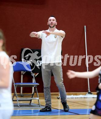 Basketball Damen Superliga. Grunddurchgang 5. Runde. KOS Celovec Damen gegen Vienna United Women. Trainer Jaka Siberle  (KOS), Klagenfurt, 29.10.2022.
Foto: Kuess
---
pressefotos, pressefotografie, kuess, qs, qspictures, sport, bild, bilder, bilddatenbank