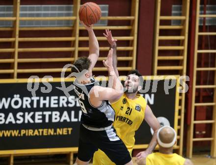 Basketball 2. Liga 2022/2023. Grunddurchgang 4. Runde.  	Woerthersee Piraten gegen  SWARCO RAIDERS Tirol.  Marin Sliskovic  (Piraten),  Ziga Habat (Tirol). Klagenfurt, am 30.10.2022.
Foto: Kuess
www.qspictures.net
---
pressefotos, pressefotografie, kuess, qs, qspictures, sport, bild, bilder, bilddatenbank