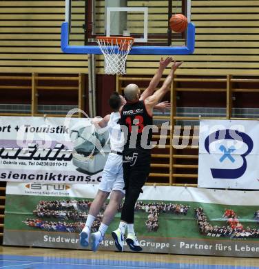 Basketball 2. Liga 2022/2023. Grunddurchgang 4. Runde.  KOS Celovec gegen  Mistelbach Mustangs.  Andi Shehu  (KOS),   Michal Norwa (Mistelbach Mustangs). Klagenfurt, am 29.10.2022.
Foto: Kuess
www.qspictures.net
---
pressefotos, pressefotografie, kuess, qs, qspictures, sport, bild, bilder, bilddatenbank