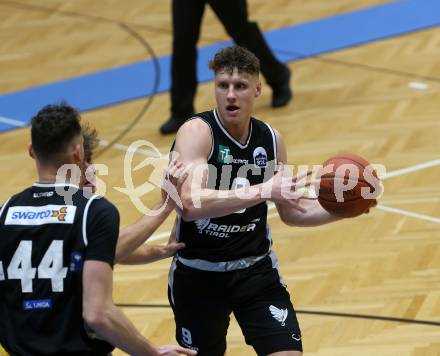 Basketball 2. Liga 2022/2023. Grunddurchgang 4. Runde.  	Woerthersee Piraten gegen  SWARCO RAIDERS Tirol.  Ziga Habat (Tirol). Klagenfurt, am 30.10.2022.
Foto: Kuess
www.qspictures.net
---
pressefotos, pressefotografie, kuess, qs, qspictures, sport, bild, bilder, bilddatenbank