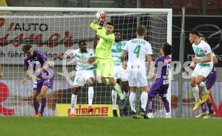 Fussball Bundesliga. SK Austria Klagenfurt gegen WSG Tirol.  Thorsten Mahrer, Phillip Menzel, Maximiliano Moreira Romero, (Klagenfurt), Osarenren Okungbowa, Kofi Yeboah Schulz  (Tirol). Klagenfurt, am 29.10.2022.
Foto: Kuess
---
pressefotos, pressefotografie, kuess, qs, qspictures, sport, bild, bilder, bilddatenbank