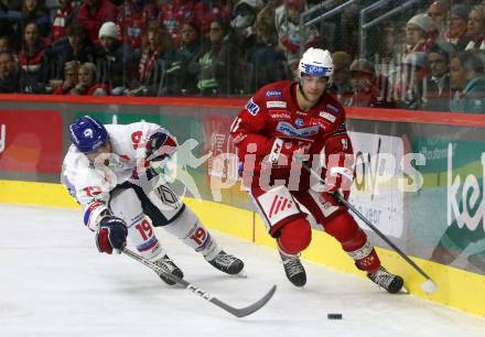 EBEL. Eishockey Bundesliga. EC KAC gegen  HC Innsbruck - Die Haie.  Lukas Haudum,  (KAC),    Tyler Cuma (Innsbruck). Klagenfurt, am 1.11.2022.
Foto: Kuess
www.qspictures.net
---
pressefotos, pressefotografie, kuess, qs, qspictures, sport, bild, bilder, bilddatenbank
