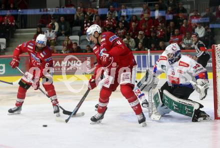 EBEL. Eishockey Bundesliga. EC KAC gegen  HC Innsbruck - Die Haie.  Nicholas Eric Petersen, Lucas Lessio, (KAC),  Thomas Edward McCollum   (Innsbruck). Klagenfurt, am 1.11.2022.
Foto: Kuess
www.qspictures.net
---
pressefotos, pressefotografie, kuess, qs, qspictures, sport, bild, bilder, bilddatenbank