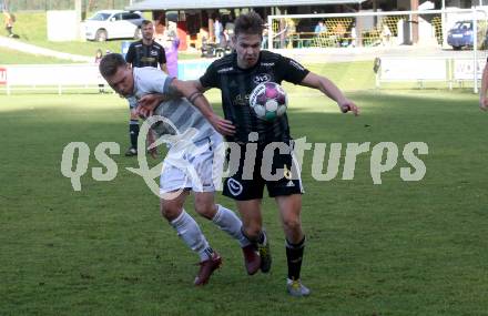 Fussball Kaerntner Liga. Koettmannsdorf gegen St. Jakob/Ros..  Ziga Erzen (Koettmannsdorf),  Florian Schaller  (St. Jakob). Koettmannsdorf, am 5.11.2022.
Foto: Kuess

---
pressefotos, pressefotografie, kuess, qs, qspictures, sport, bild, bilder, bilddatenbank