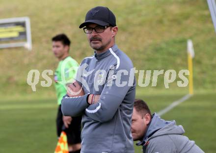 Fussball Kaerntner Liga. Koettmannsdorf gegen St. Jakob/Ros..  Trainer Christian Hutter (Koettmannsdorf). KLagenfurt, am 5.11.2022.
Foto: Kuess

---
pressefotos, pressefotografie, kuess, qs, qspictures, sport, bild, bilder, bilddatenbank