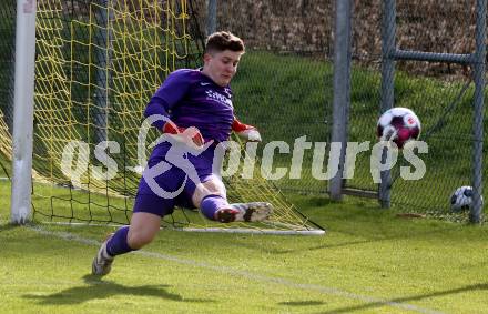 Fussball Kaerntner Liga. Koettmannsdorf gegen St. Jakob/Ros..  Christopher Altmann  (St. Jakob). KLagenfurt, am 5.11.2022.
Foto: Kuess

---
pressefotos, pressefotografie, kuess, qs, qspictures, sport, bild, bilder, bilddatenbank
