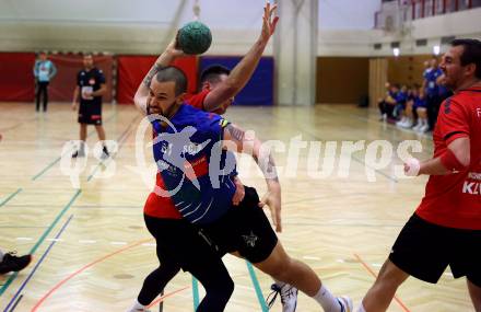 Handball. Cup. SVVW Klagenfurt gegen SC Ferlach. Fuerstler Fabian Matthias  (Klagenfurt),    Milicevic Adrian (Ferlach). Klagenfurt, am 5.11.2022.
Foto: Kuess


---
pressefotos, pressefotografie, kuess, qs, qspictures, sport, bild, bilder, bilddatenbank