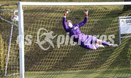 Fussball Kaerntner Liga. Koettmannsdorf gegen St. Jakob/Ros.. Christopher Altmann  (St. Jakob). Koettmannsdorf, am 5.11.2022.
Foto: Kuess

---
pressefotos, pressefotografie, kuess, qs, qspictures, sport, bild, bilder, bilddatenbank