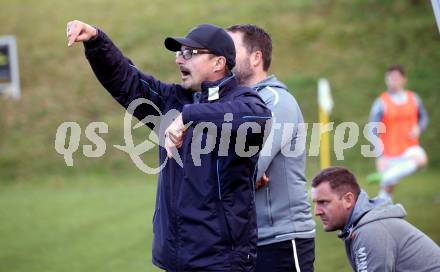 Fussball Kaerntner Liga. Koettmannsdorf gegen St. Jakob/Ros..  Trainer Christian Hutter, Martin Oblak, Gernot Lamprecht (Koettmannsdorf). KLagenfurt, am 5.11.2022.
Foto: Kuess

---
pressefotos, pressefotografie, kuess, qs, qspictures, sport, bild, bilder, bilddatenbank