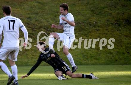 Fussball Kaerntner Liga. Koettmannsdorf gegen St. Jakob/Ros..  Fabian Janschitz (Koettmannsdorf),  Manuel Thomas Guggenberger  (St. Jakob). KLagenfurt, am 5.11.2022.
Foto: Kuess

---
pressefotos, pressefotografie, kuess, qs, qspictures, sport, bild, bilder, bilddatenbank