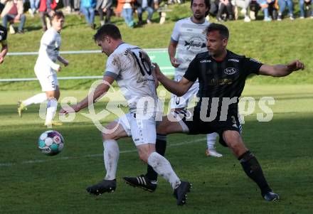 Fussball Kaerntner Liga. Koettmannsdorf gegen St. Jakob/Ros..  Nace Erzen
 (Koettmannsdorf),   Thomas Pirker  (St. Jakob). Koettmannsdorf, am 5.11.2022.
Foto: Kuess

---
pressefotos, pressefotografie, kuess, qs, qspictures, sport, bild, bilder, bilddatenbank