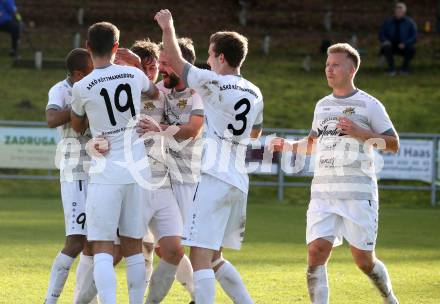 Fussball Kaerntner Liga. Koettmannsdorf gegen St. Jakob/Ros..  Torjubel Nace Erzen, Patrick Rene Striednig,  Christopher Sallinger (Koettmannsdorf). Koettmannsdorf, am 5.11.2022.
Foto: Kuess

---
pressefotos, pressefotografie, kuess, qs, qspictures, sport, bild, bilder, bilddatenbank