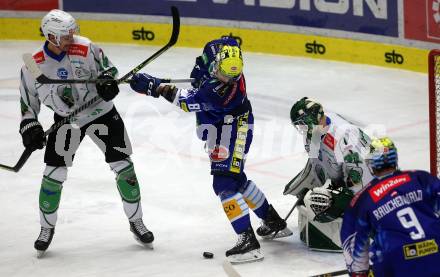 EBEL. Eishockey Bundesliga. EC VSV gegen HK SZ Olimpija Laibach. Marco Richter,  (VSV),    Aljosa Crnovic, Anthony Morrone (Olimpija). Villach, am 6.11.2022.
Foto: Kuess
www.qspictures.net
---
pressefotos, pressefotografie, kuess, qs, qspictures, sport, bild, bilder, bilddatenbank