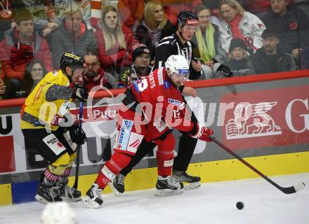 EBEL. Eishockey Bundesliga. EC KAC gegen  spusu Vienna Capitals.  Rihards Bukarts, (KAC),    Lukas Piff  (Vienna Capitals). Klagenfurt, am 6.11.2022.
Foto: Kuess
www.qspictures.net
---
pressefotos, pressefotografie, kuess, qs, qspictures, sport, bild, bilder, bilddatenbank