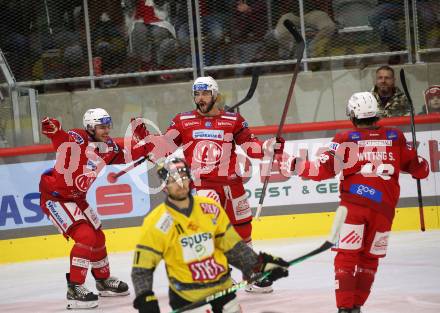 EBEL. Eishockey Bundesliga. EC KAC gegen  spusu Vienna Capitals.  Torjubel Steven Strong, Samuel Witting, Fabian Hochegger (KAC). Klagenfurt, am 6.11.2022.
Foto: Kuess
www.qspictures.net
---
pressefotos, pressefotografie, kuess, qs, qspictures, sport, bild, bilder, bilddatenbank