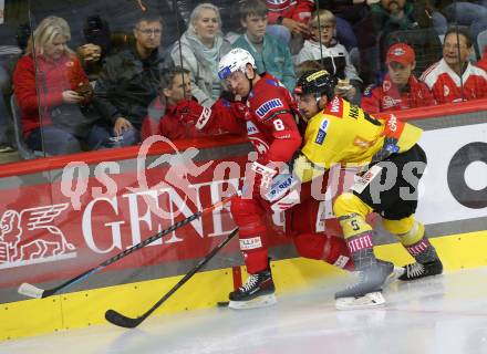 EBEL. Eishockey Bundesliga. EC KAC gegen  spusu Vienna Capitals.  Nicholas Petersen, (KAC),    Dominic Hackl  (Vienna Capitals). Klagenfurt, am 6.11.2022.
Foto: Kuess
www.qspictures.net
---
pressefotos, pressefotografie, kuess, qs, qspictures, sport, bild, bilder, bilddatenbank