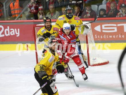 EBEL. Eishockey Bundesliga. EC KAC gegen  spusu Vienna Capitals.  Matthew Fraser,  (KAC),    Stefan Steen, Nico Brunner, Leon WIdhalm (Vienna Capitals). Klagenfurt, am 6.11.2022.
Foto: Kuess
www.qspictures.net
---
pressefotos, pressefotografie, kuess, qs, qspictures, sport, bild, bilder, bilddatenbank