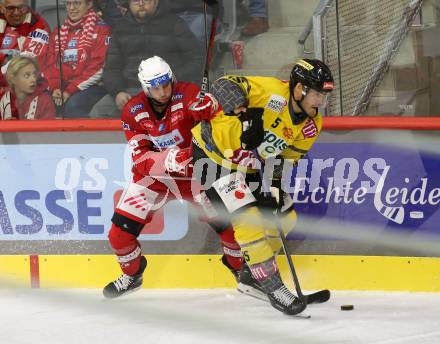 EBEL. Eishockey Bundesliga. EC KAC gegen  spusu Vienna Capitals.  Rok Ticar, (KAC),   James Sheppard   (Vienna Capitals). Klagenfurt, am 6.11.2022.
Foto: Kuess
www.qspictures.net
---
pressefotos, pressefotografie, kuess, qs, qspictures, sport, bild, bilder, bilddatenbank