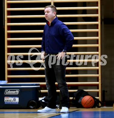 Basketball Damen. AUSTRIA CUP.  KOS Celovec Damen gegen UBSC-DBBC Graz. Trainer Edvin Brkic   (Graz). Klagenfurt, 12.11.2022.
Foto: Kuess
---
pressefotos, pressefotografie, kuess, qs, qspictures, sport, bild, bilder, bilddatenbank