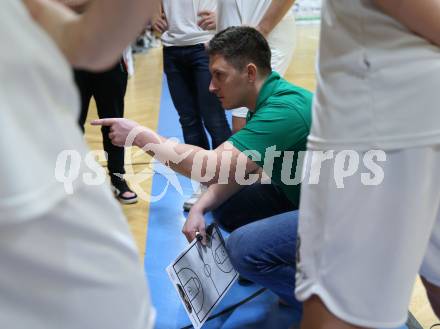 Basketball 2. Liga 2022/2023. Grunddurchgang 6. Runde.  KOS Celovec gegen  BBU Salzburg.    Trainer Rok Heiligstein (KOS). Klagenfurt, am 12.11.2022.
Foto: Kuess
www.qspictures.net
---
pressefotos, pressefotografie, kuess, qs, qspictures, sport, bild, bilder, bilddatenbank