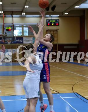 Basketball Damen. AUSTRIA CUP.  KOS Celovec Damen gegen UBSC-DBBC Graz.  Lena WeiÃenbrunner  (KOS),  Maria Repelnig (Graz). Klagenfurt, 12.11.2022.
Foto: Kuess
---
pressefotos, pressefotografie, kuess, qs, qspictures, sport, bild, bilder, bilddatenbank