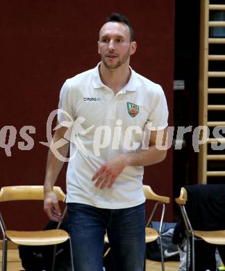 Basketball Damen. AUSTRIA CUP.  KOS Celovec Damen gegen UBSC-DBBC Graz.  Trainer Jaka Siberle (KOS), Klagenfurt, 12.11.2022.
Foto: Kuess
---
pressefotos, pressefotografie, kuess, qs, qspictures, sport, bild, bilder, bilddatenbank