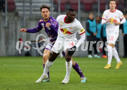Fussball Bundesliga. SK Austria Klagenfurt gegen FC Red Bull Salzburg.  Simon Straudi,  (Klagenfurt),  Hamacire Youba Diarra (Salzburg). Klagenfurt, am 13.11.2022.
Foto: Kuess
---
pressefotos, pressefotografie, kuess, qs, qspictures, sport, bild, bilder, bilddatenbank