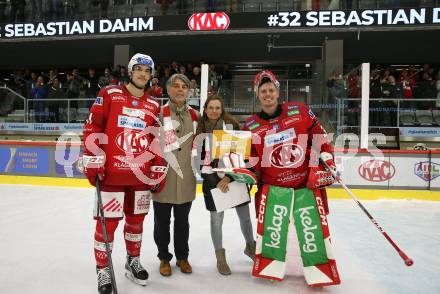 EBEL. Eishockey Bundesliga. EC KAC gegen  Moser Medical Graz99ers. Lukas Haudum, Spieler des Abends Sebastian Dahm  (KAC). Klagenfurt, am 15.11.2022.
Foto: Kuess
www.qspictures.net
---
pressefotos, pressefotografie, kuess, qs, qspictures, sport, bild, bilder, bilddatenbank