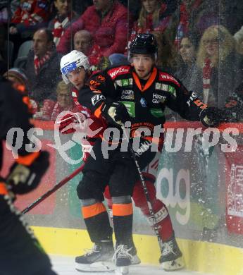 EBEL. Eishockey Bundesliga. EC KAC gegen  Moser Medical Graz99ers.  Ticar Rok (KAC),    Pfeffer Jacob (Graz). Klagenfurt, am 15.11.2022.
Foto: Kuess
www.qspictures.net
---
pressefotos, pressefotografie, kuess, qs, qspictures, sport, bild, bilder, bilddatenbank