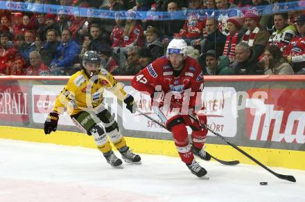 EBEL. Eishockey Bundesliga. EC KAC gegen  HC Pustertal Woelfe.  Rok Ticar, (KAC),    Dante Hannoun  (Pustertal). Klagenfurt, am 18.11.2022.
Foto: Kuess
www.qspictures.net
---
pressefotos, pressefotografie, kuess, qs, qspictures, sport, bild, bilder, bilddatenbank