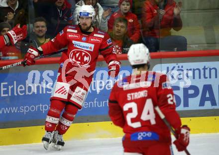 EBEL. Eishockey Bundesliga. EC KAC gegen  HC Pustertal Woelfe.  Torjubel Rihards Bukarts, Steven Strong (KAC). Klagenfurt, am 18.11.2022.
Foto: Kuess
www.qspictures.net
---
pressefotos, pressefotografie, kuess, qs, qspictures, sport, bild, bilder, bilddatenbank